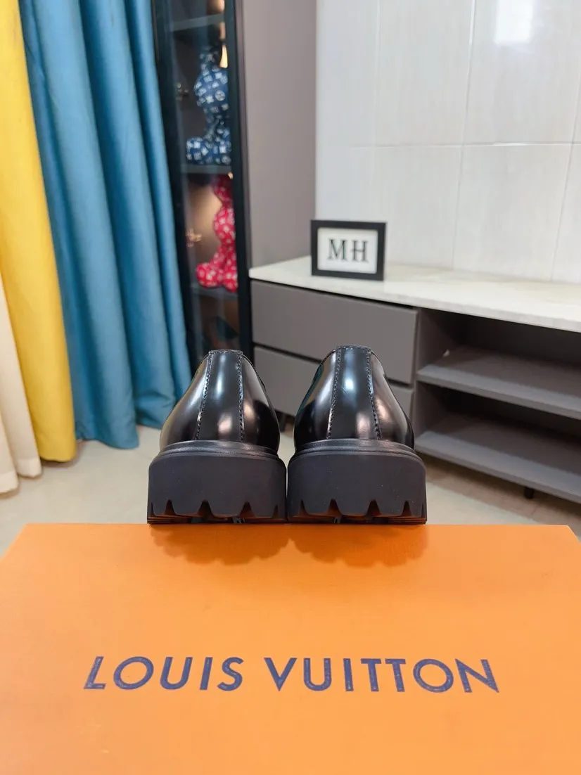 Men's shoes💰 660🌹🌹High version [LV] Louis Vuitton's popular casual leather shoes🎖Fashionable and elegant🎖🎖Material: Original imported open-edge beaded cowhide, washed cowhide leather lining, original open-molded rubber outsole, high-end and classy, ​​elegant quality, instantly transforming into a handsome man when you step on the foot❤❤Standard\nNumber of sizes: 39-44, 38, 45 customized